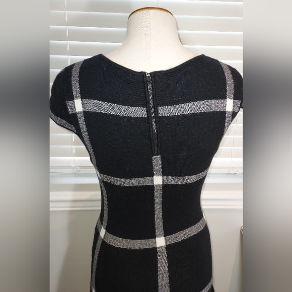 Alice + Olivia Black and White Plaid Flared Skirt Dress Pre-owned - Picture 4 of 8